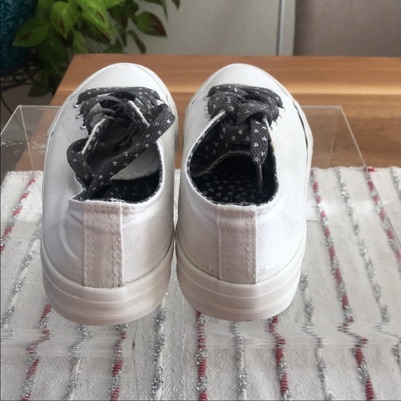 Merry Scott Women’s Sneakers.
Size 36. US 6 - Picture 2 of 8